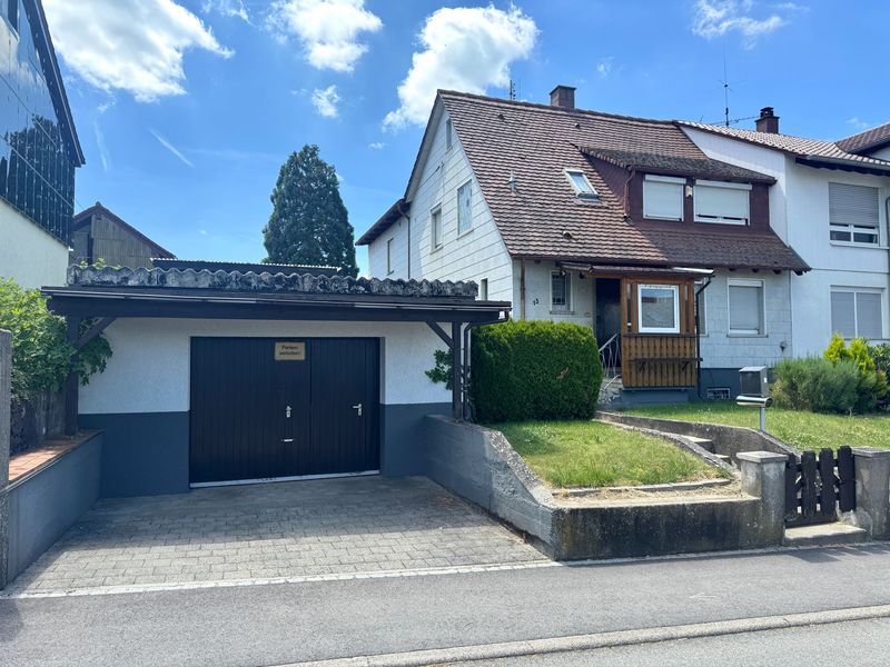 2-Familienhaus mit Garten und Garage